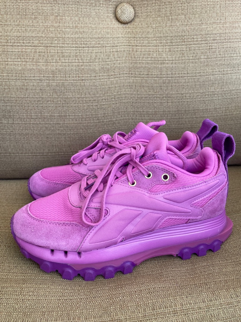 Reebok x Cardi B Classic Leather V2 sneakers purple lilac Ultraberry size   7 - Picture 3 of 9